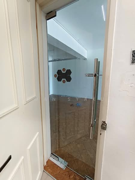Office for Rent in Seksyen 7 (Shah Alam) - AIMAN SYAKUR - Entrance - PropertyGuru.com.my