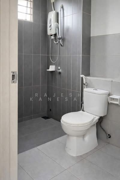 Terraced House for Sale in Bandar Country Homes (Rawang) - Rajesh Kanesan - Bathroom - PropertyGuru.com.my