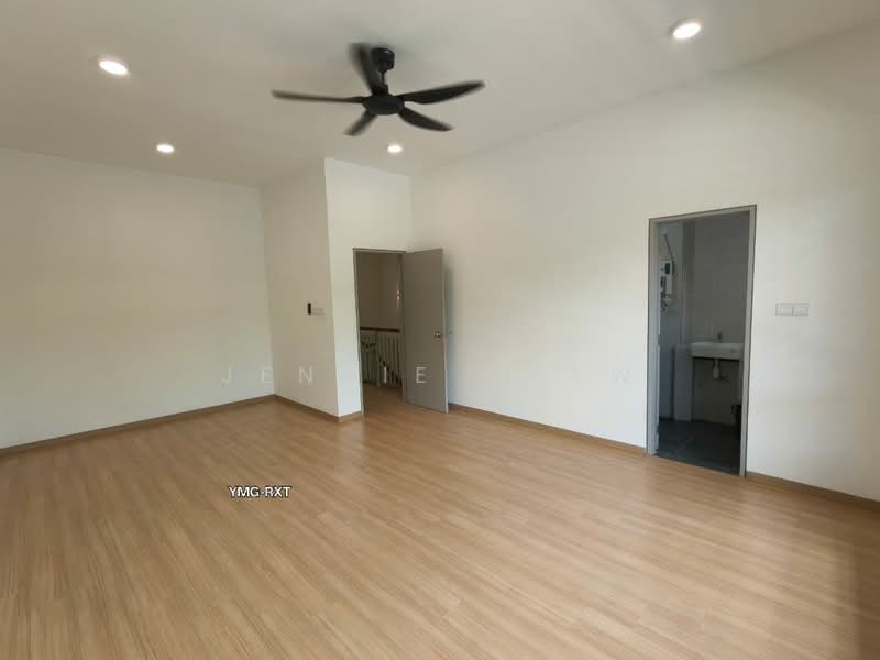 Rumah Teres 2-Tingkat untuk Dijual di Kota Bayuemas (Klang) - Jennie Chew - Living Room - PropertyGuru.com.my