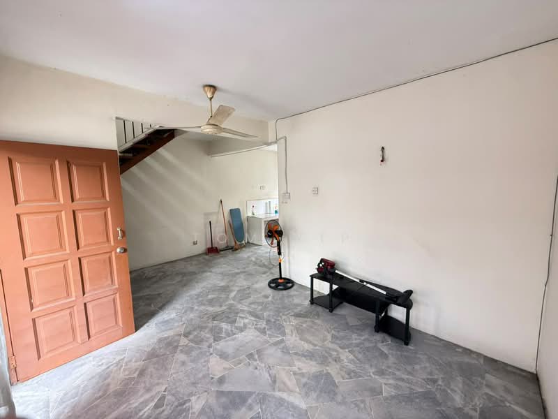 2-storey Terraced House for Sale in U5,Taman Subang Perdana (Shah Alam) - Tom Yip - Living Room - PropertyGuru.com.my