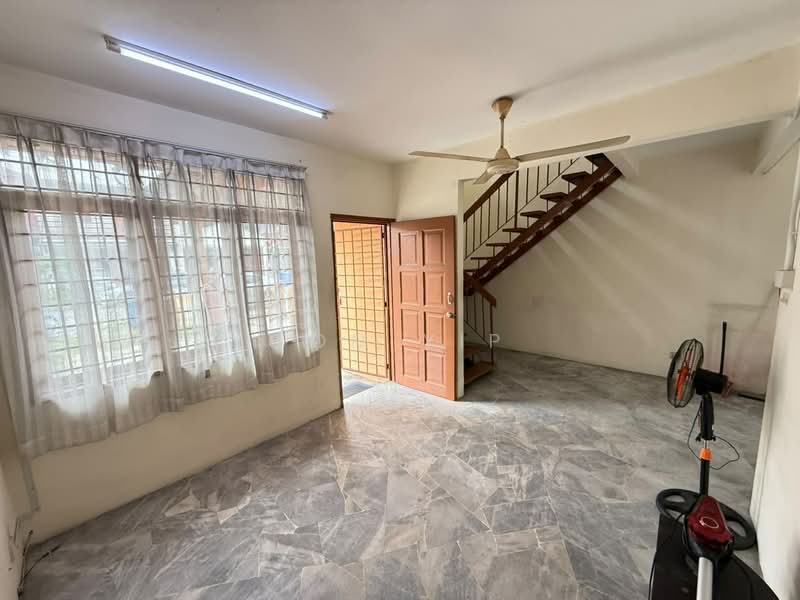 2-storey Terraced House for Sale in U5,Taman Subang Perdana (Shah Alam) - Tom Yip - Living Room - PropertyGuru.com.my