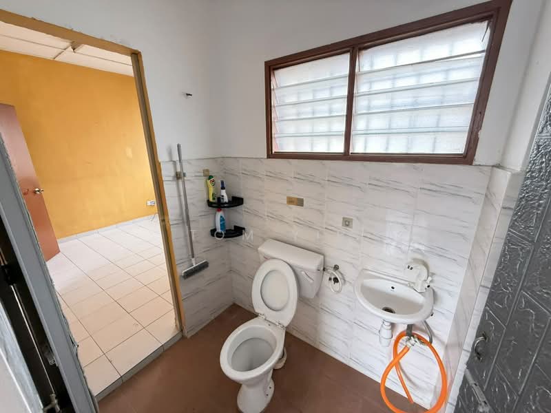2-storey Terraced House for Sale in U5,Taman Subang Perdana (Shah Alam) - Tom Yip - Bathroom - PropertyGuru.com.my