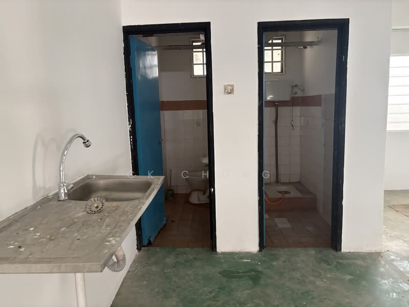 Shop / Office for Rent in Kajang (Selangor) - CK Chong - Bathroom - PropertyGuru.com.my