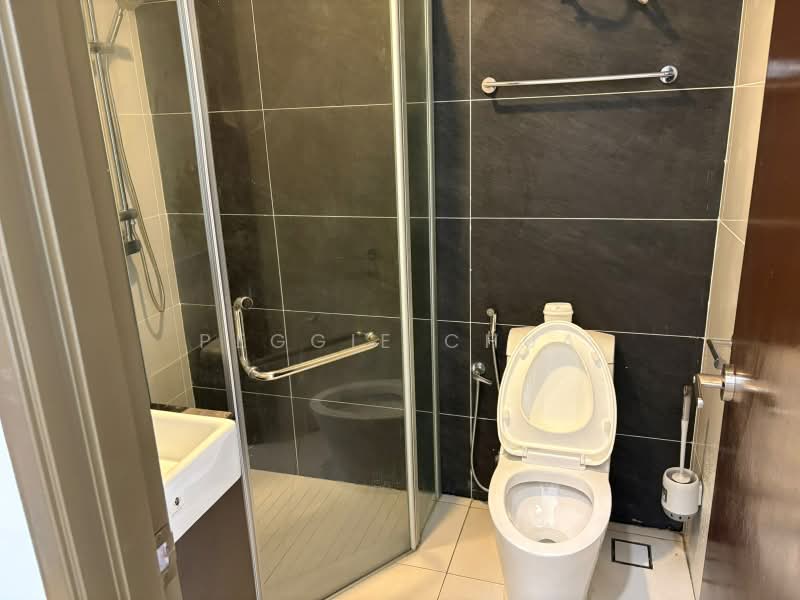 Condominium for Rent at Kings Bay @ Country Garden Danga Bay - Peggie Chua - Bathroom - PropertyGuru.com.my