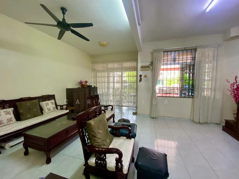 Rumah Teres 2 Tingkat untuk Dijual di Taman Angkasa Nuri (Durian Tunggal) - Carman Lua - Living Room - PropertyGuru.com.my