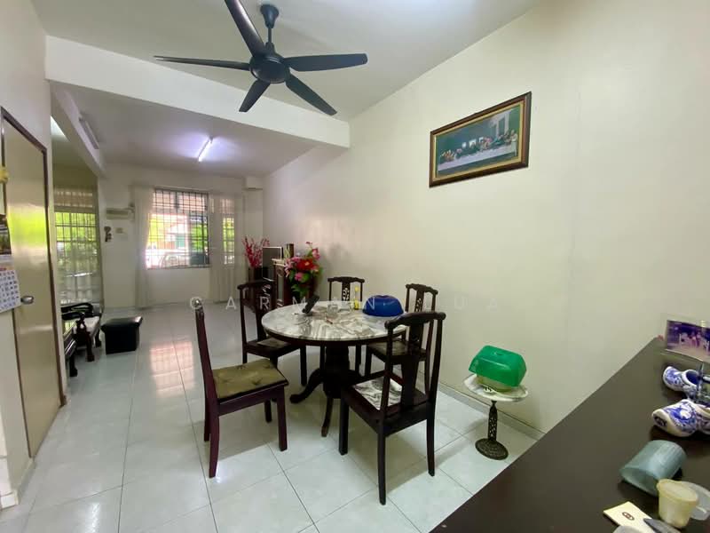 Rumah Teres 2 Tingkat untuk Dijual di Taman Angkasa Nuri (Durian Tunggal) - Carman Lua - Living Room - PropertyGuru.com.my
