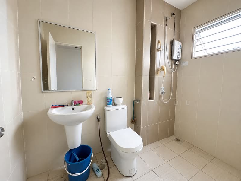 Semi-Detached House for Sale in Rawang (Selangor) - Visaghan Naidu - Bathroom - PropertyGuru.com.my