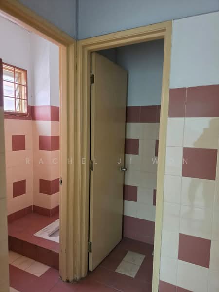 Shop / Office for Rent in Taman Danau Desa (Taman Desa) - Rachel Ji Won - Bathroom - PropertyGuru.com.my