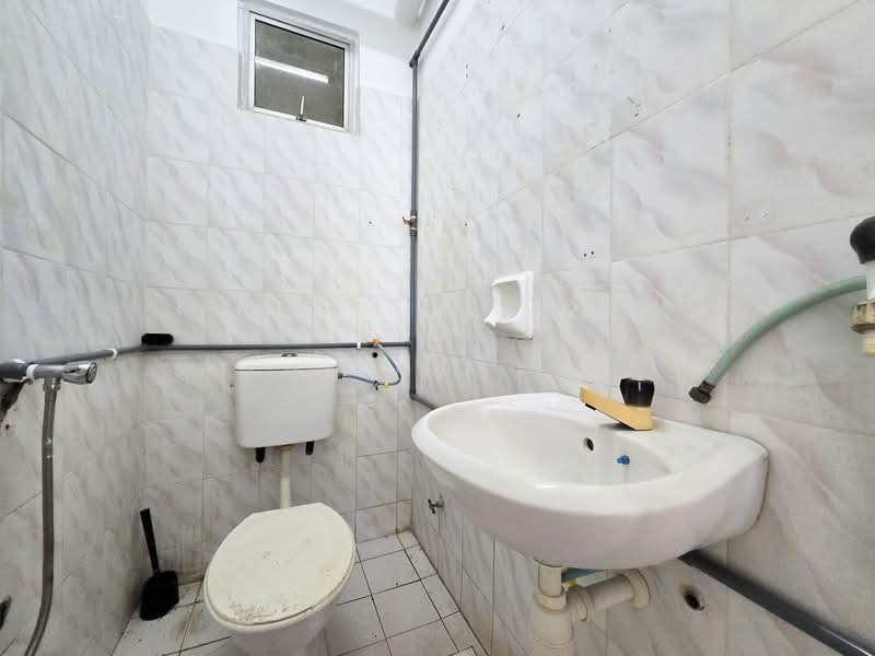 Pangsapuri untuk Dijual di Cheras Utama - Zul Syafiq - Bathroom - PropertyGuru.com.my