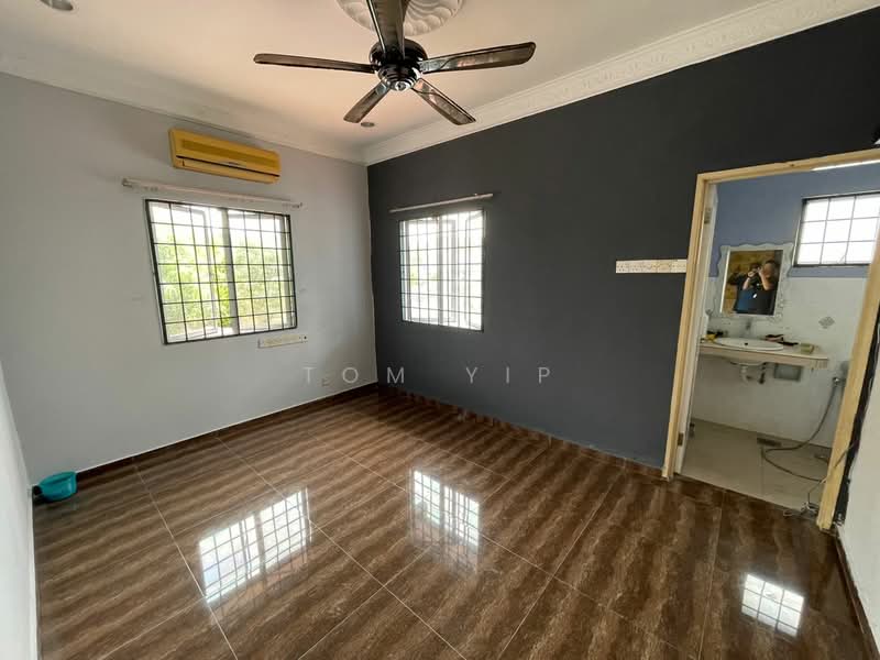 Bungalow House for Sale in Bandar Country Homes (Rawang) - Tom Yip - Bathroom - PropertyGuru.com.my
