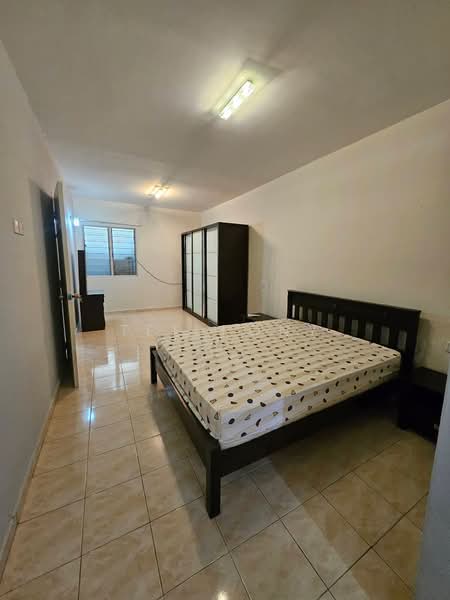 Pangsapuri untuk Dijual di Permai Lake View Apartment - Tee Pony - PropertyGuru.com.my