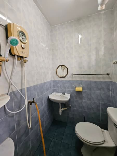 Pangsapuri untuk Dijual di Permai Lake View Apartment - Tee Pony - PropertyGuru.com.my