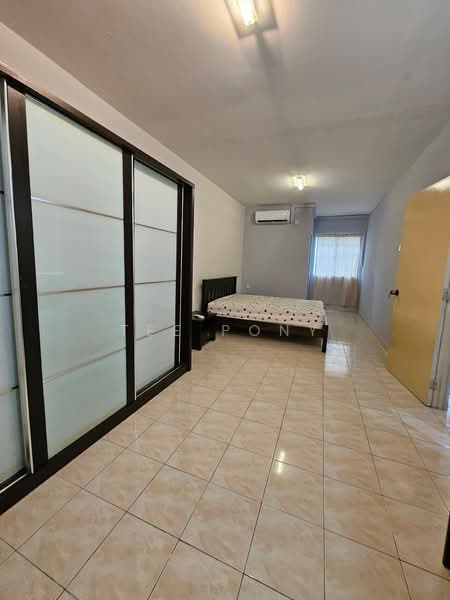 Pangsapuri untuk Dijual di Permai Lake View Apartment - Tee Pony - PropertyGuru.com.my