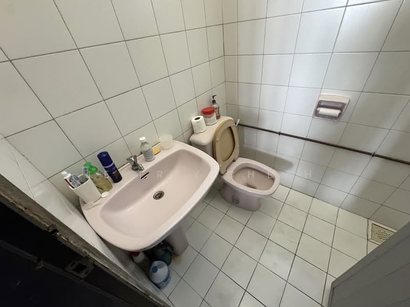 1-storey Terraced House for Sale in Kepong Baru (Kepong) - Jeffrey Cheah - Bathroom - PropertyGuru.com.my