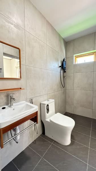 1-storey Terraced House for Sale in Fettes Park (Tanjung Tokong) - Lilly . - Bathroom - PropertyGuru.com.my