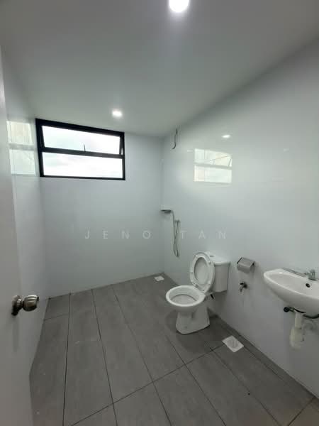 2-storey Terraced House for Rent in Kuching (Sarawak) - Jeno Tan - Bathroom - PropertyGuru.com.my