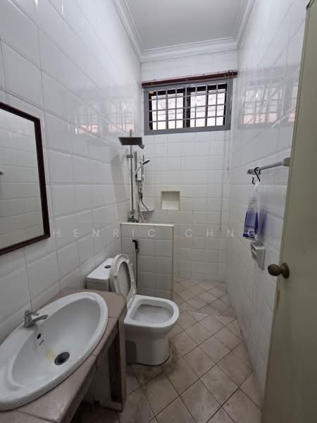 1.5-storey Terraced House for Rent in Taman Molek (Johor Bahru) - Henric Chng - Bathroom - PropertyGuru.com.my