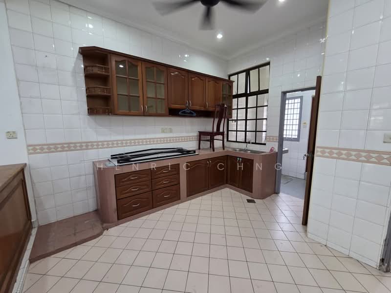 1.5-storey Terraced House for Rent in Taman Molek (Johor Bahru) - Henric Chng - Kitchen - PropertyGuru.com.my