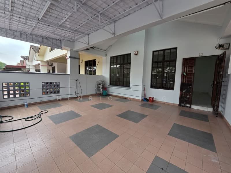 1.5-storey Terraced House for Rent in Taman Molek (Johor Bahru) - Henric Chng - Exterior - PropertyGuru.com.my