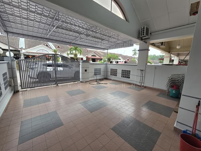 1.5-storey Terraced House for Rent in Taman Molek (Johor Bahru) - Henric Chng - Exterior - PropertyGuru.com.my