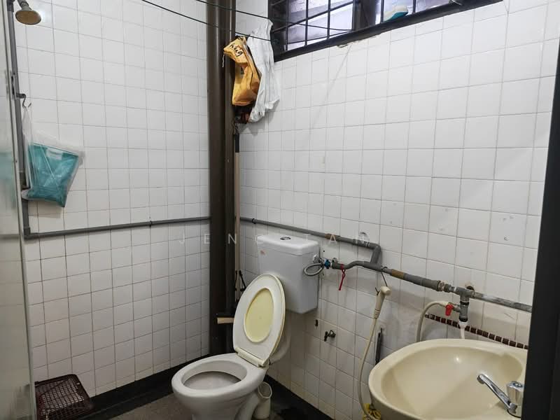 2-storey Terraced House for Rent in Kuching (Sarawak) - Jeno Tan - Bathroom - PropertyGuru.com.my