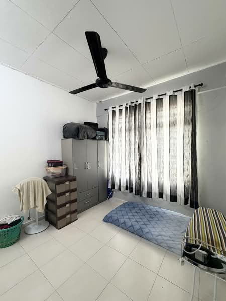 Rumah Flat untuk Dijual di Flat Bukit Indah - Wilson Teh - Bedroom - PropertyGuru.com.my