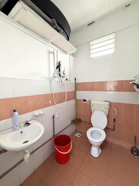 Rumah Flat untuk Dijual di Flat Bukit Indah - Wilson Teh - Bathroom - PropertyGuru.com.my
