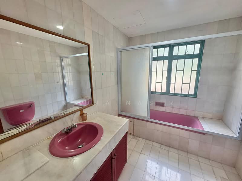 Kondominium untuk Dijual di Wickham Manor - Nadia Nasir - Bathroom - PropertyGuru.com.my