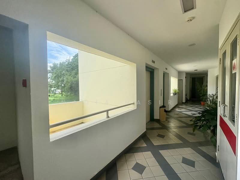Kondominium untuk Dijual di Wickham Manor - Nadia Nasir - Corridor - PropertyGuru.com.my