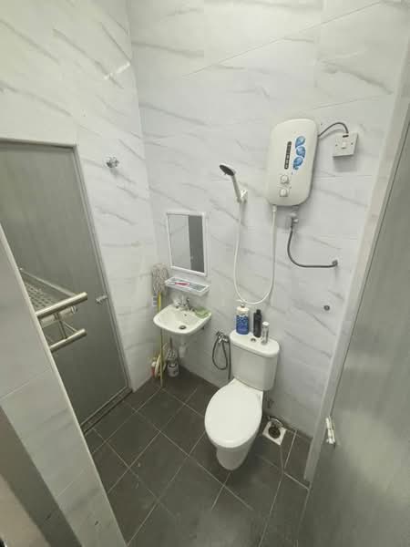2-storey Terraced House for Sale in Taman Kepong Indah (Kepong) - Ken Lai - Bathroom - PropertyGuru.com.my