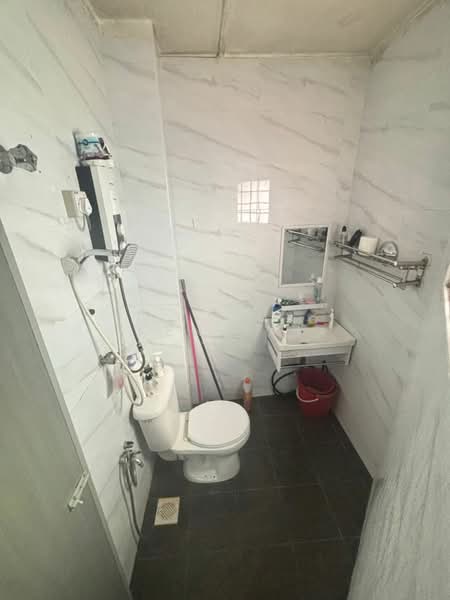 2-storey Terraced House for Sale in Taman Kepong Indah (Kepong) - Ken Lai - Bathroom - PropertyGuru.com.my