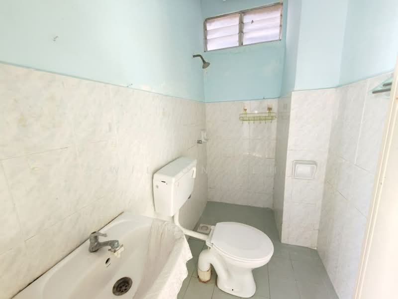 Pangsapuri untuk Dijual di Idaman Senibong - Wilson Teh - Bathroom - PropertyGuru.com.my