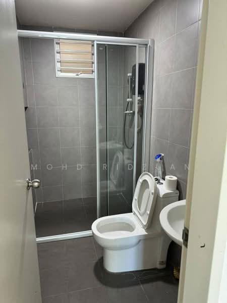 Servis Apartment untuk Dijual di Savanna Executive Suite @ Southville City - Mohd Ridzuan - Bathroom - PropertyGuru.com.my