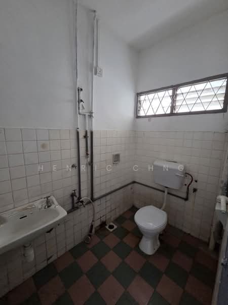 Rumah Teres 2 Tingkat untuk Dijual di Johor Bahru (Johor) - Henric Chng - Bathroom - PropertyGuru.com.my