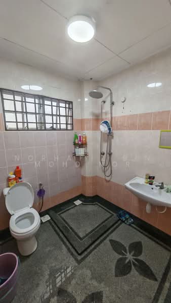 Apartment for Sale at Precinct 9 - Norhafiz Bin Mohd Nor - Bathroom - PropertyGuru.com.my