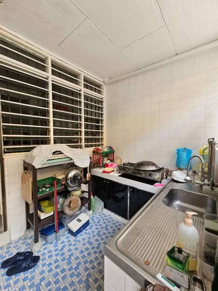 2-storey Terraced House for Sale in Island Park (Jelutong) - Hong . - Kitchen - PropertyGuru.com.my