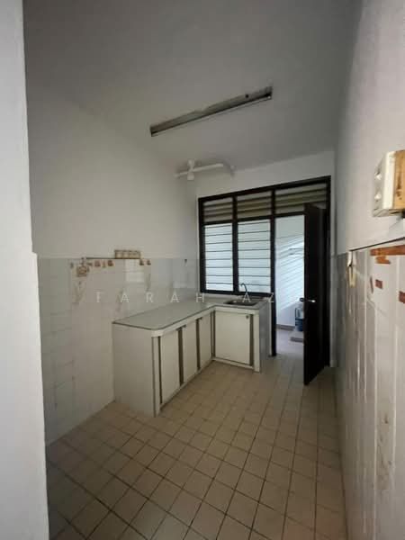Apartment for Sale at Subang Perdana Goodyear Court 7 - Farah Aze - Kitchen - PropertyGuru.com.my