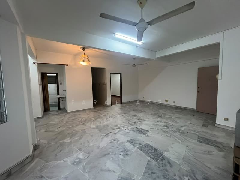 Apartment for Sale at Subang Perdana Goodyear Court 7 - Farah Aze - Living Room - PropertyGuru.com.my