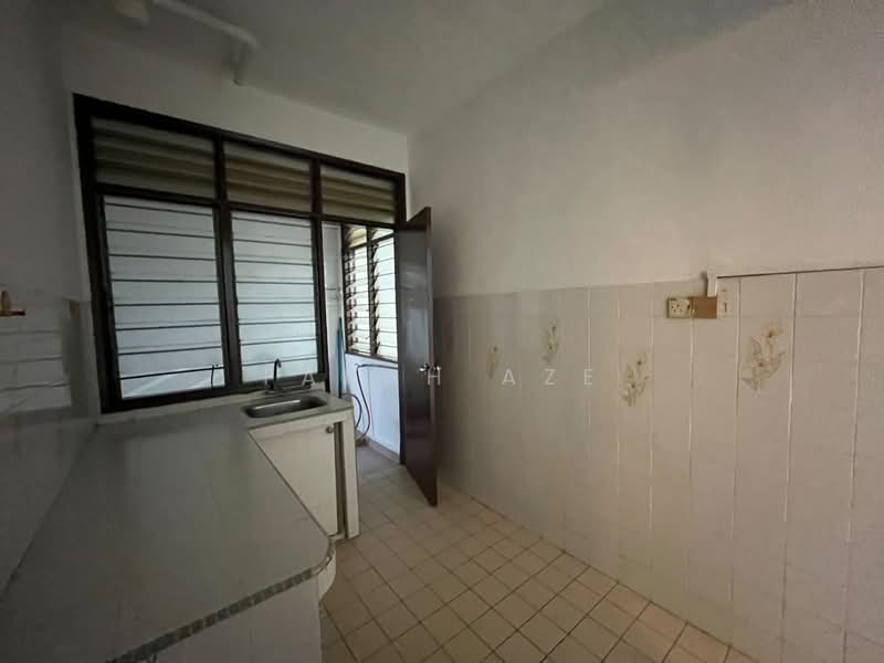 Apartment for Sale at Subang Perdana Goodyear Court 7 - Farah Aze - Kitchen - PropertyGuru.com.my