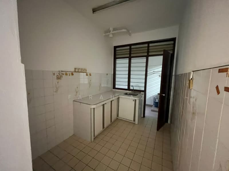 Apartment for Sale at Subang Perdana Goodyear Court 7 - Farah Aze - Kitchen - PropertyGuru.com.my