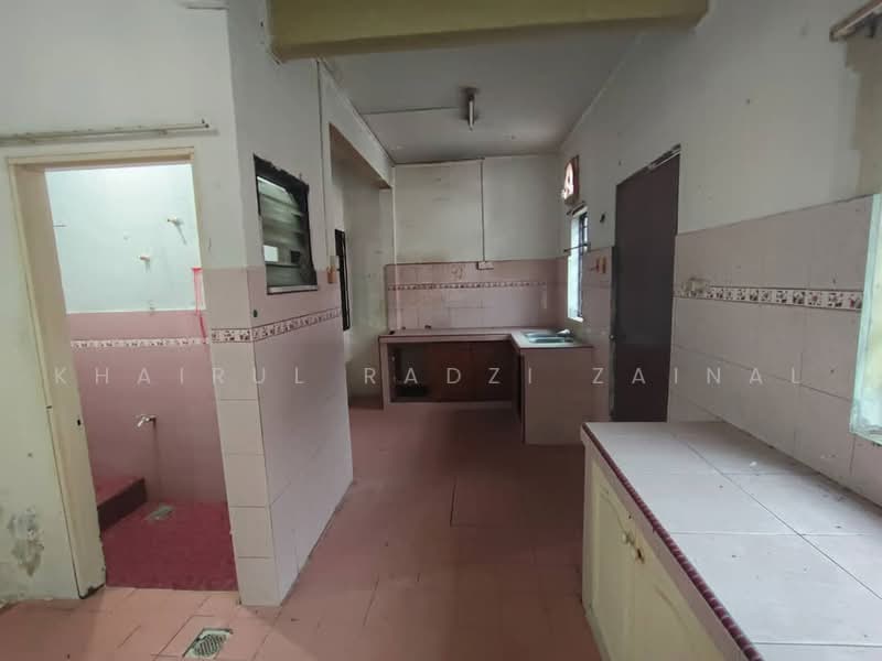 Rumah Teres 2 Tingkat untuk Dijual di Taman Sri Andalas (Klang) - Khairul Radzi Zainal - Kitchen - PropertyGuru.com.my
