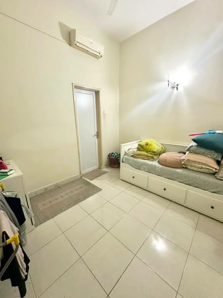 Semi-Detached House for Sale in Kemuning Utama (Shah Alam) - Norhafiz Bin Mohd Nor - Bedroom - PropertyGuru.com.my