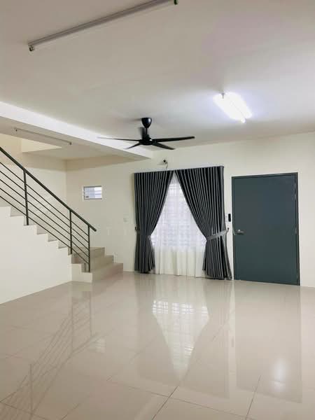 Rumah Teres 1-Tingkat untuk Disewa di Dengkil (Selangor) - Siti Haila - Living Room - PropertyGuru.com.my