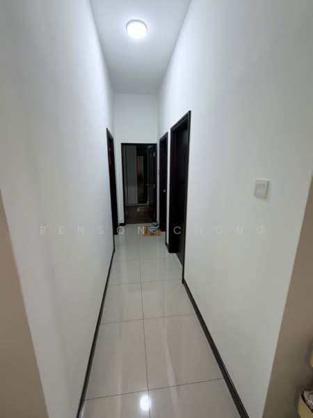 Servis Apartment untuk Dijual di Molek Regency - Benson Chong - Corridor - PropertyGuru.com.my