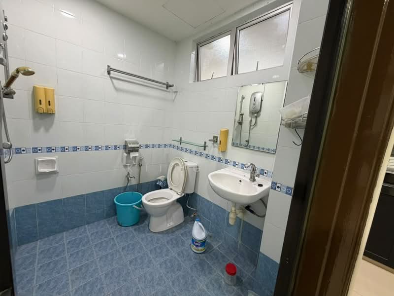 Rumah Teres 2 Tingkat untuk Dijual di Kampung Segambut Tengah (Segambut) - Kiing TW - Bathroom - PropertyGuru.com.my
