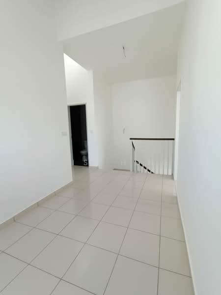 Rumah Teres 2 Tingkat untuk Dijual di Setia Ecohill (Semenyih) - Elise Heng - Hallway - PropertyGuru.com.my