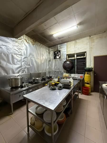 Shop for Sale in Taman Gunung Pulai (Kulai) - Danny See - Kitchen - PropertyGuru.com.my