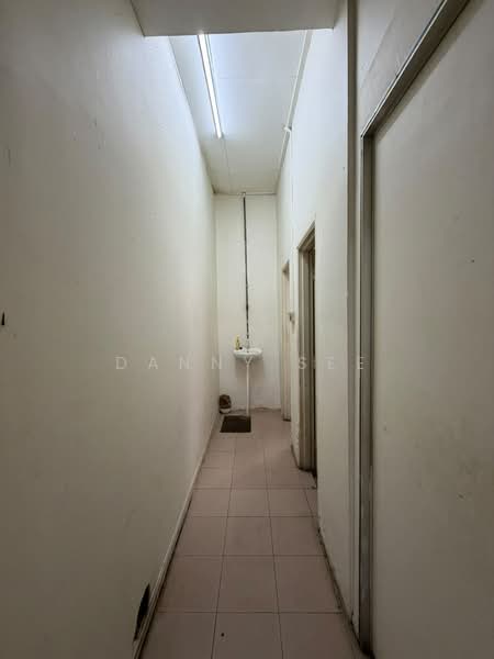 Shop for Sale in Taman Gunung Pulai (Kulai) - Danny See - Corridor - PropertyGuru.com.my