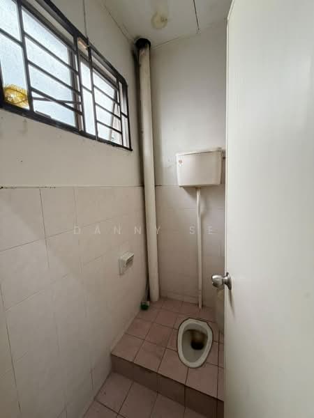 Shop for Sale in Taman Gunung Pulai (Kulai) - Danny See - Bathroom - PropertyGuru.com.my