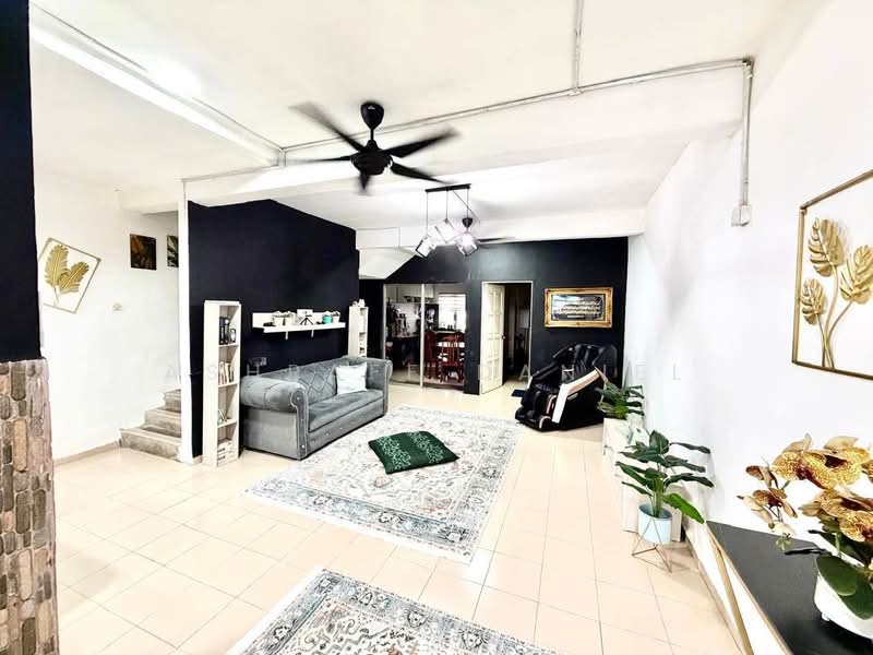 Rumah Teres 2 Tingkat untuk Dijual di Taman Serendah Makmur (Serendah) - Ashraff Daniel - Living Room - PropertyGuru.com.my